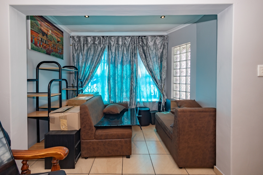 3 Bedroom Property for Sale in Mabille Park Western Cape